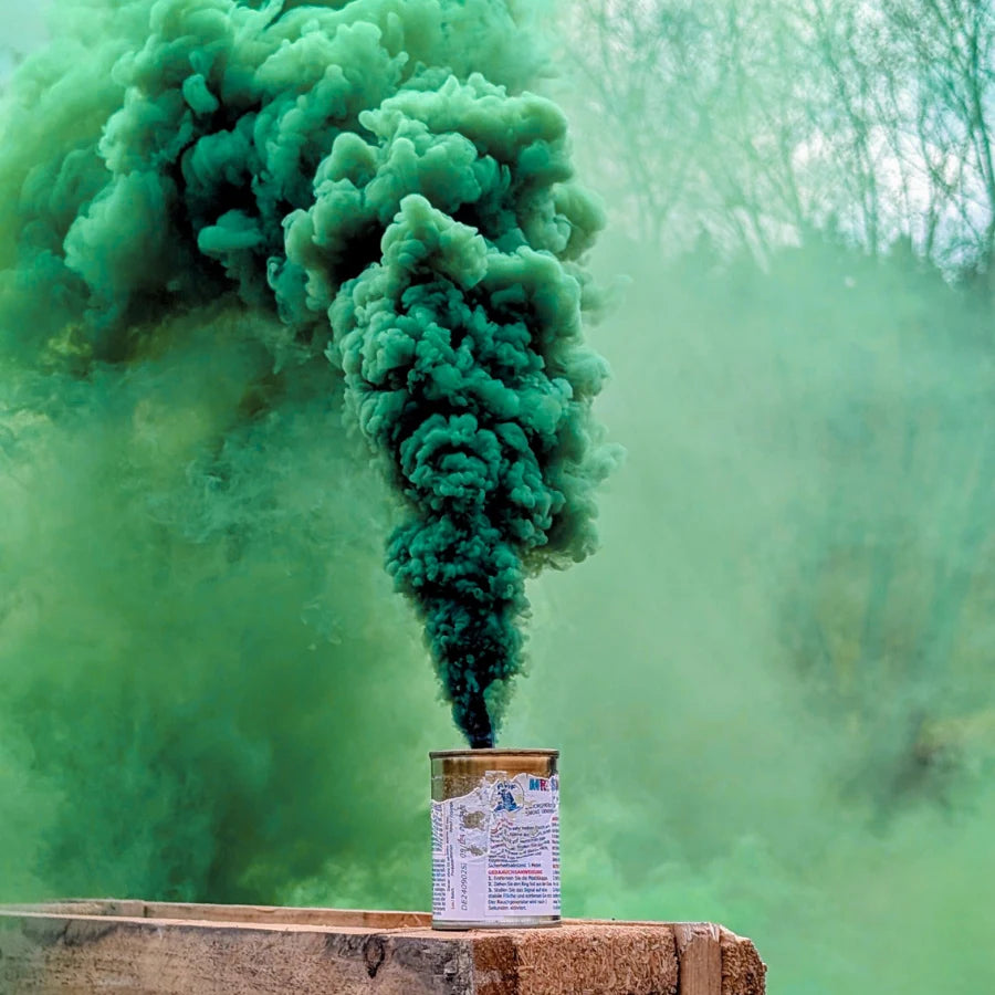 Mr. Smoke 2 Rauchtopf des Herstellers FDF s.r.l. in Aktion. Hochauflösendes Foto des Rauchtopfes in der Farbe: grün [Jetzt Rauchtöpfe bei Ultracket sichern]