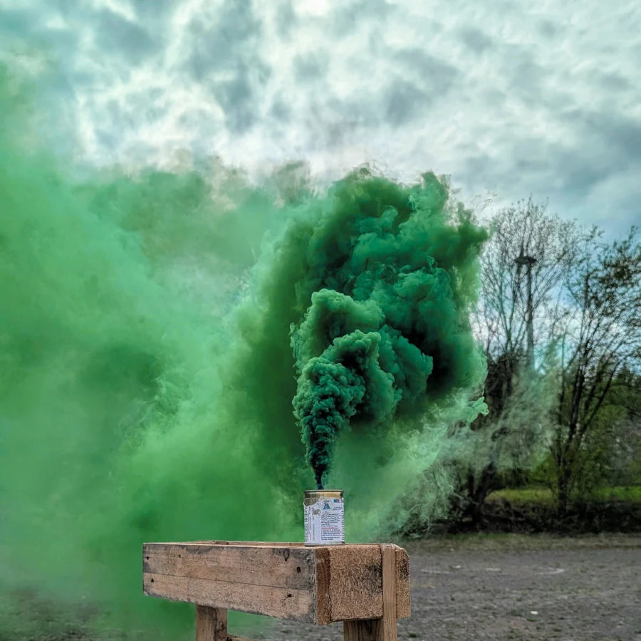 Mr. Smoke 2 Rauchtopf des Herstellers FDF s.r.l. in Aktion. Hochauflösendes Foto des Rauchtopfes in der Farbe: grün [Jetzt Rauchtöpfe bei Ultracket kaufen]
